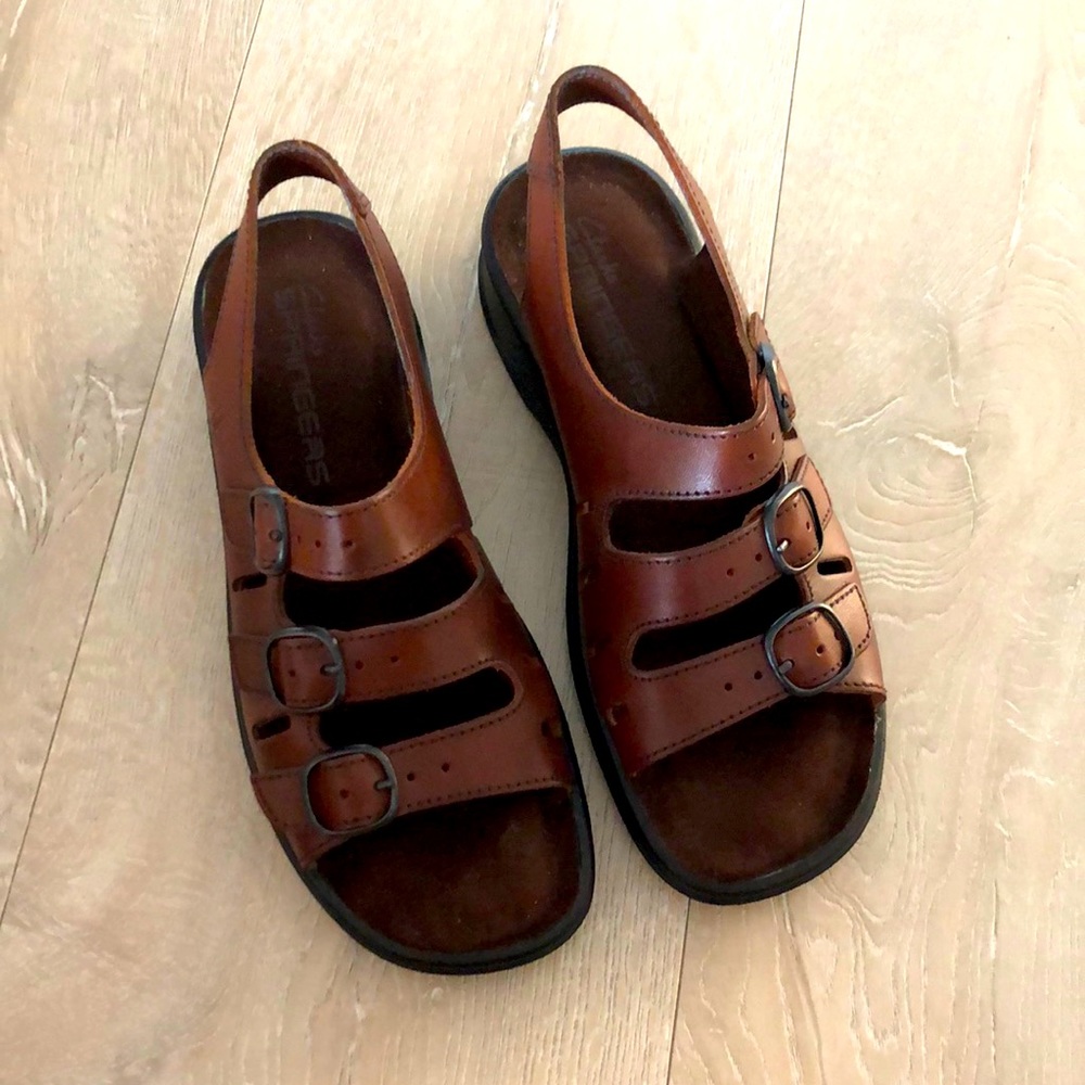 Clarks Sunbeat Tan sandals size 5.5